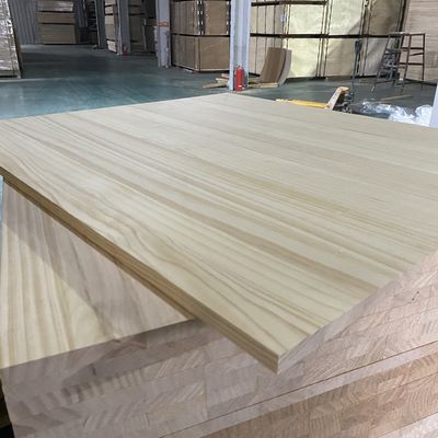 910 x 910 мм, специально разработанная, с натуральной текстурой