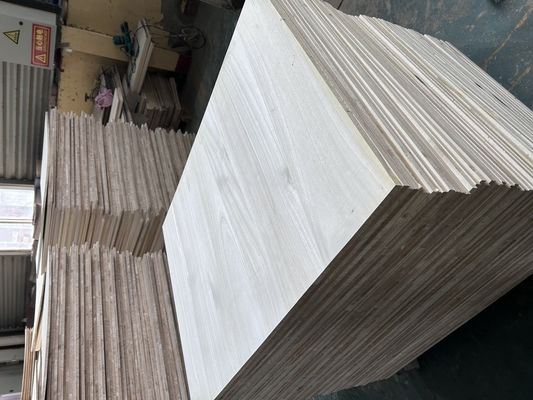 Настольная столешница деревянная по заказу с отбеленной панелью Paulownia и размером 2440x1220 или 1200x600