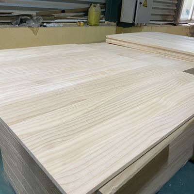 910 x 910 мм, специально разработанная, с натуральной текстурой