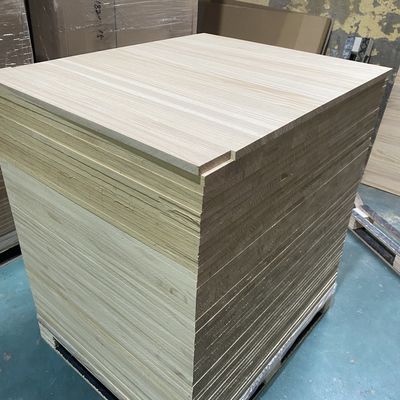 910 x 910 мм, специально разработанная, с натуральной текстурой