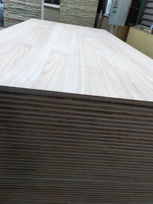 FSC 100% Сертифицированные панели белого дубового фанера размером 3-50 мм с каркасным деревянным каркасом Paulownia
